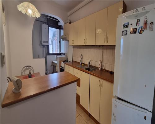 Apartament 3 camere de inchiriat zona Centru