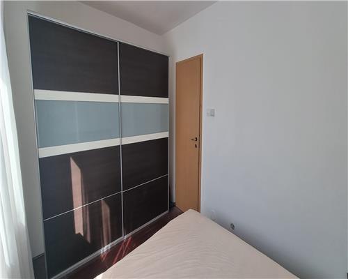 Apartament 3 camere de vanzare zona Piata etaj.3