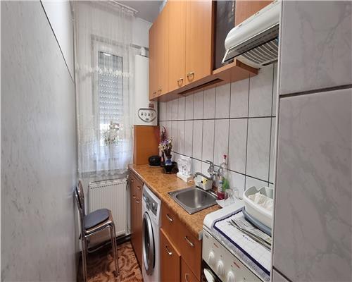 Apartament 2 camere semidecomandat de vanzare Cetate