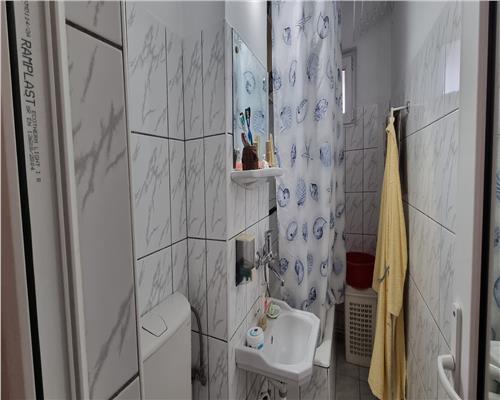 Apartament 2 camere semidecomandat de vanzare Cetate