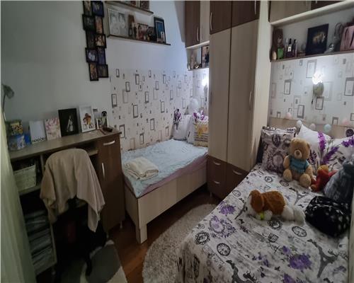 Apartament 2 camere semidecomandat de vanzare Cetate