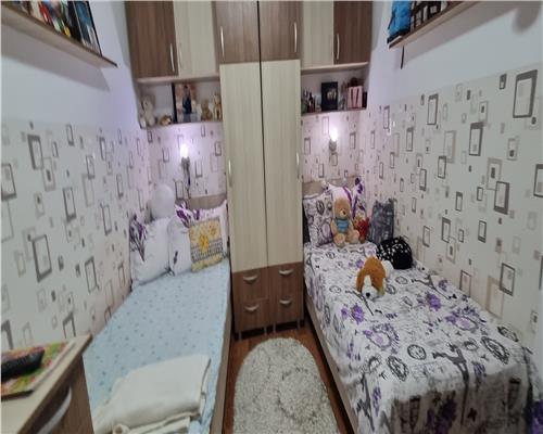 Apartament 2 camere semidecomandat de vanzare Cetate