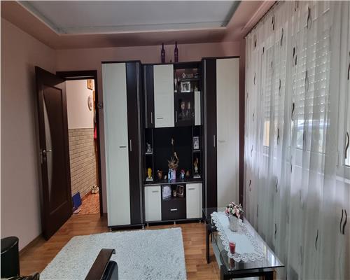 Apartament 2 camere semidecomandat de vanzare Cetate