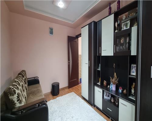 Apartament 2 camere semidecomandat de vanzare Cetate