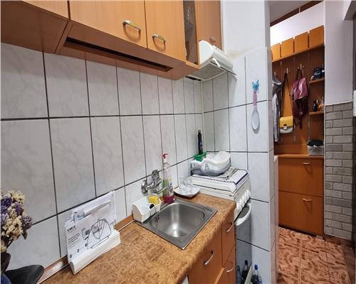 Apartament 2 camere semidecomandat de vanzare Cetate