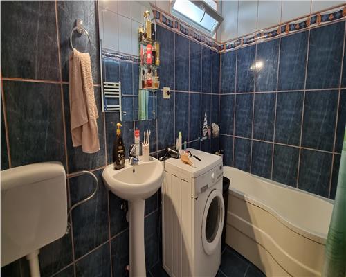 Apartament 4  camere decomandat de vanzare Centru etaj 1