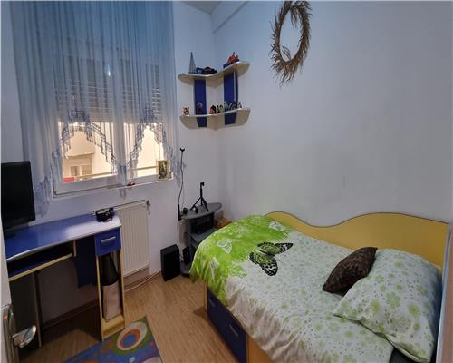 Apartament 4  camere decomandat de vanzare Centru etaj 1