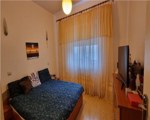 Apartament 4  camere decomandat de vanzare Centru etaj 1