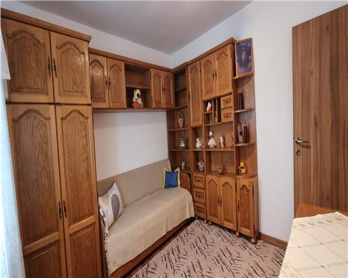 Apartament 3 camere de vanzare decomandat zona Ampoi 3 , etaj intermediar, mobilat si utilat