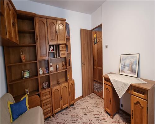 Apartament 3 camere de vanzare decomandat zona Ampoi 3 , etaj intermediar, mobilat si utilat