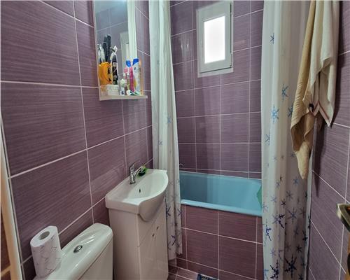 Apartament 3 camere de vanzare decomandat zona Ampoi 3 , etaj intermediar, mobilat si utilat