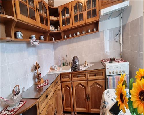 Apartament 3 camere de vanzare decomandat zona Ampoi 3 , etaj intermediar, mobilat si utilat