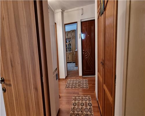 Apartament 3 camere de vanzare decomandat zona Ampoi 3 , etaj intermediar, mobilat si utilat