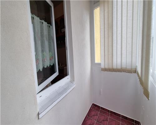 Apartament 3 camere de vanzare decomandat zona Ampoi 3 , etaj intermediar, mobilat si utilat