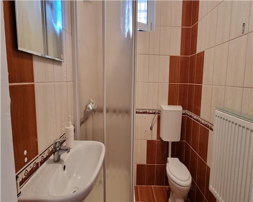 Apartament 3 camere la casa de vanzare zona Centru mobilat si utilat