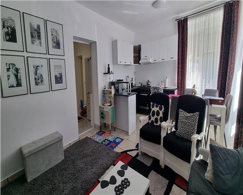 Apartament 3 camere la casa de vanzare zona Centru mobilat si utilat