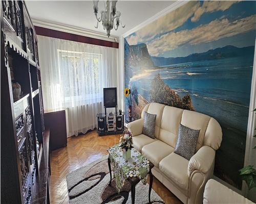 Apartament cu 3 camere de vanzare in cetate