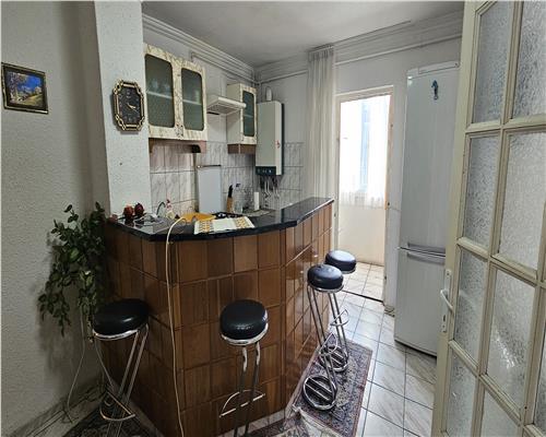 Apartament cu 3 camere de vanzare in cetate