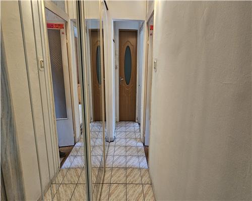 Apartament cu 3 camere de vanzare in cetate