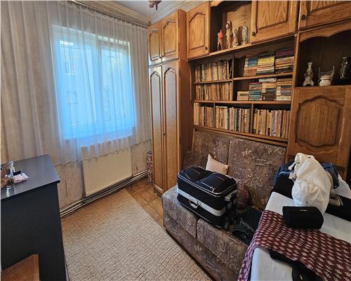 Apartament cu 3 camere de vanzare in cetate