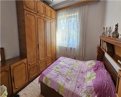 Apartament cu 3 camere de vanzare in cetate