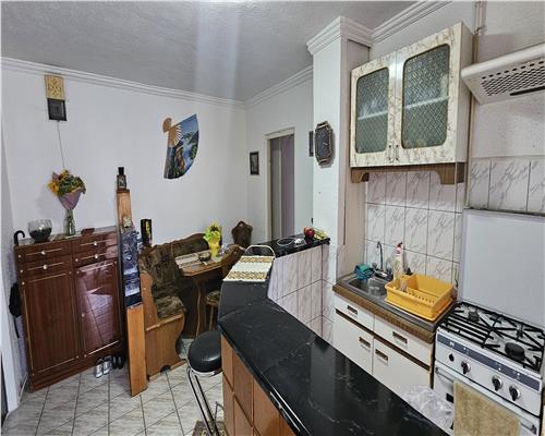 Apartament cu 3 camere de vanzare in cetate