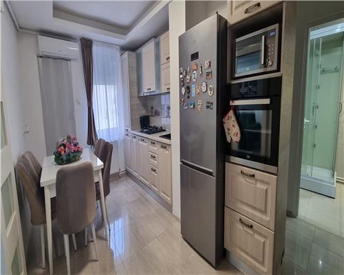 Apartament superfinisat 2 camere de vanzare zona Carolina Mall complet mobilat si utilat