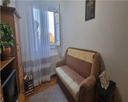 Apartament Deosebit cu 4 Camere de Vanzare in Cetate!