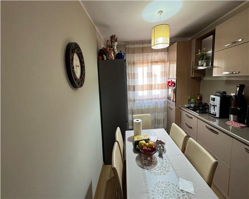 Apartament semidecomandat de vanzare zona Ampoi