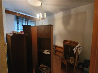 Apartament 3 camere decomandat, zona Liceul Sportiv,