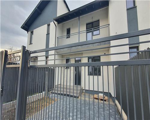 Casa triplex de vanzare 4 camere cu pivnita si balcon Cetate !