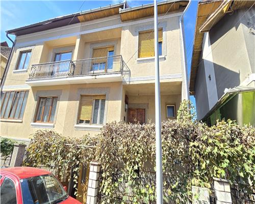 Casa tip duplex de vanzare Cetate zona deosebita