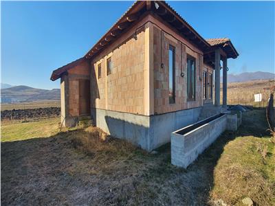 Casa noua semifinisata pe nivel 500 mp teren comuna Ighiu