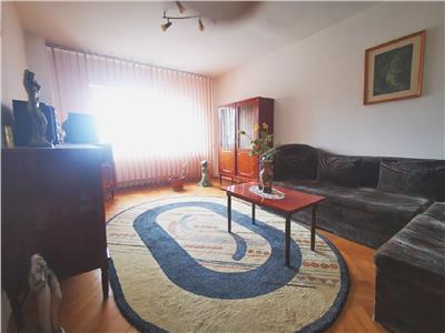 Apartament 3 camere in Cetate, zona Liceul Sportiv, et.3