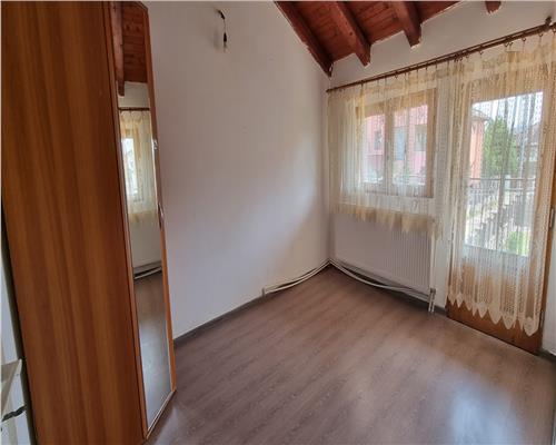 Apartament +garsoniera + teren de  180 mp la vila