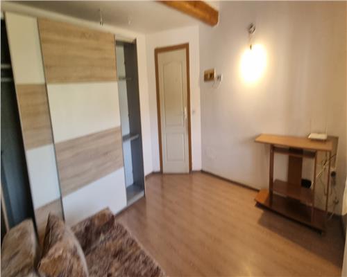 Apartament +garsoniera + teren de  180 mp la vila