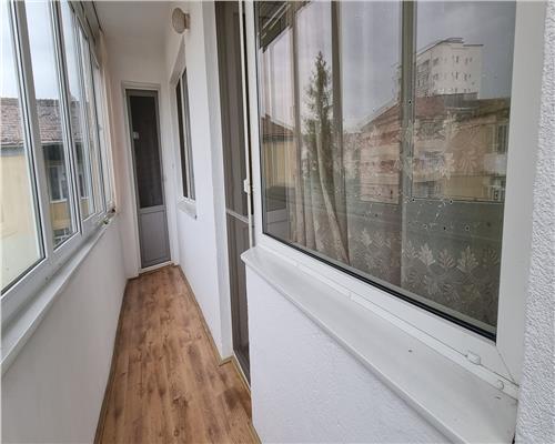 Apartament 3 camere foste proprietati de vanzare, etaj intermediar