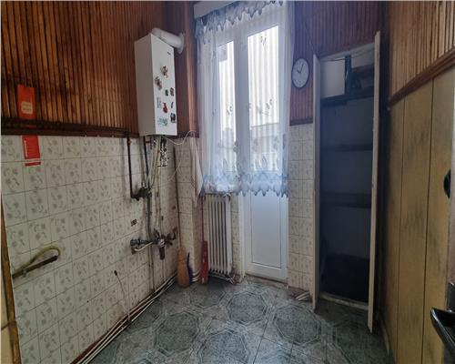 Apartament 3 camere foste proprietati de vanzare, etaj intermediar