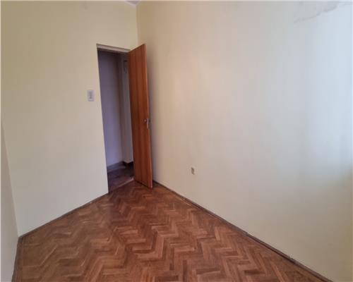 Apartament 3 camere foste proprietati de vanzare, etaj intermediar