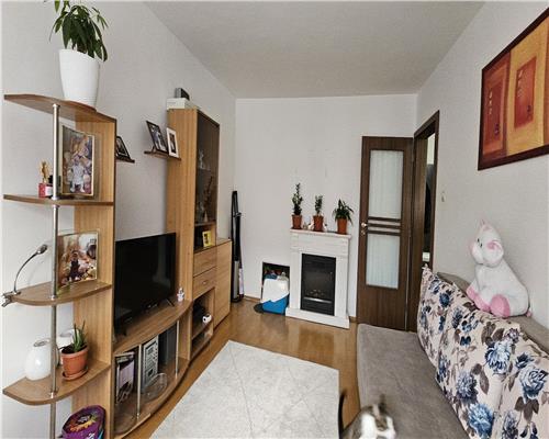 Apartament 3 camere decomandat zona Mercur