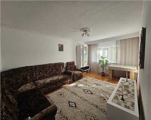 Apartament 2 camere de vanzare zona Tolstoi etaj intermediar