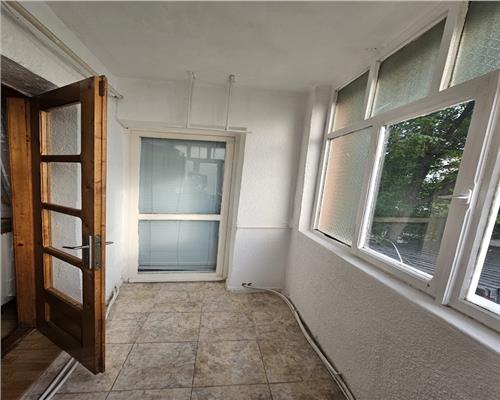 Apartament 2 camere de vanzare zona Tolstoi etaj intermediar