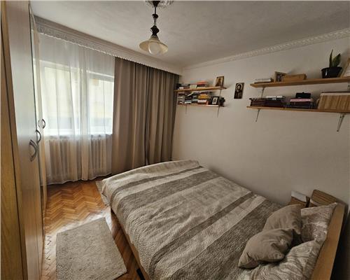 Apartament 2 camere de vanzare zona Tolstoi etaj intermediar