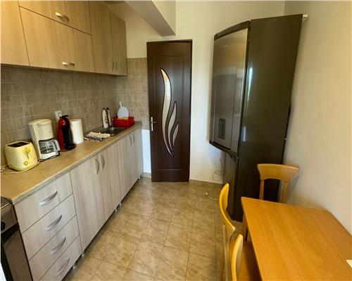 De vanzare apartament cu 4 camere, et.3, 100 mp utili