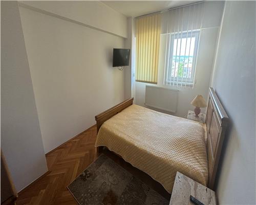 De vanzare apartament cu 4 camere, et.3, 100 mp utili