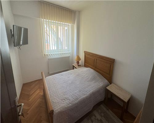 De vanzare apartament cu 4 camere, et.3, 100 mp utili