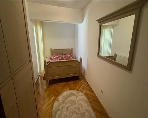 De vanzare apartament cu 4 camere, et.3, 100 mp utili