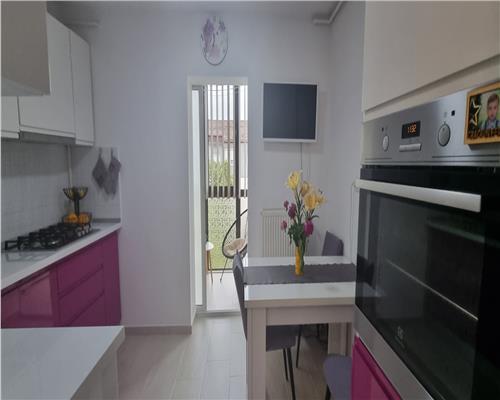 Apartament 3 camere de vanzare Cetate decomandat complet mobilat si utilat