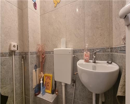 Apartament 3 camere de vanzare Cetate decomandat complet mobilat si utilat