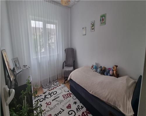 Apartament 3 camere de vanzare Cetate decomandat complet mobilat si utilat